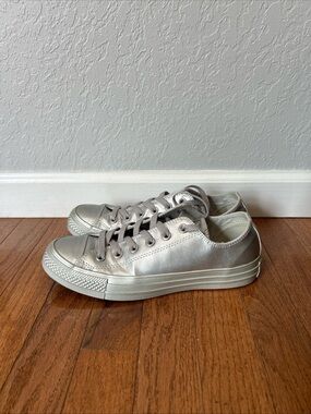 Converse Sneakers Low Top Shoes Women’s Size 8.5 Silver